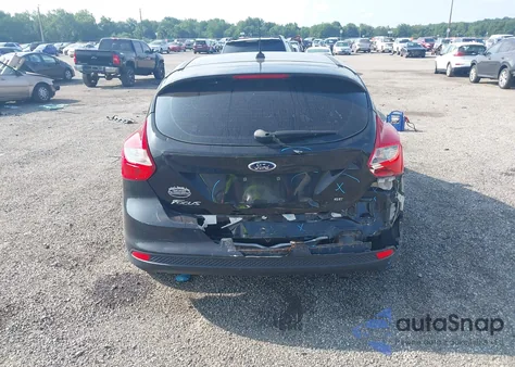 2014 Ford Focus Se z USA, uszkodzony, nr VIN 1FADP3K2XEL285282